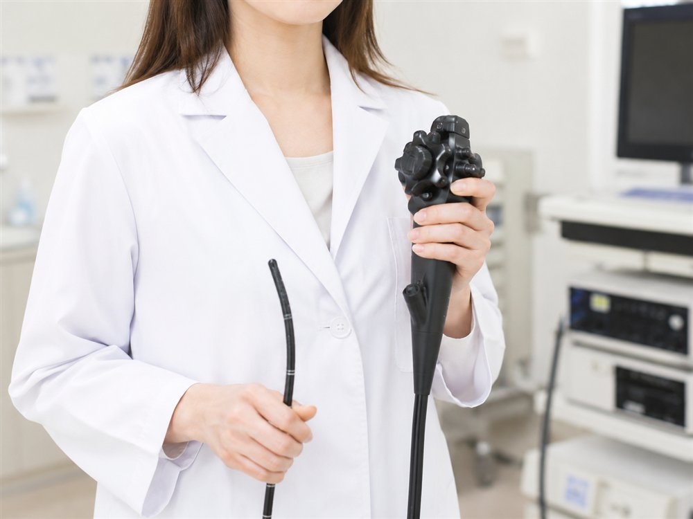 女性医師による胃カメラ検査（イメージ）